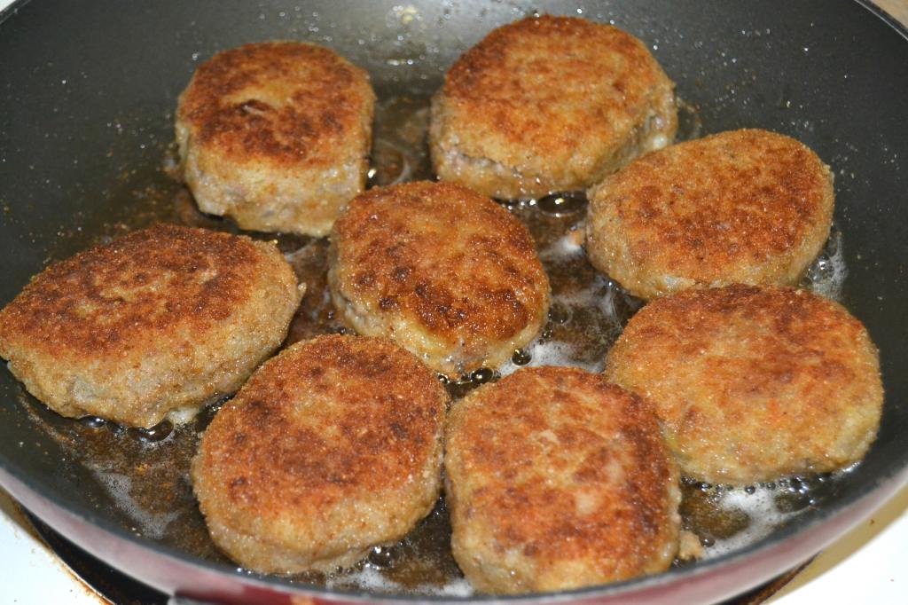 котлеты из мясного фарша с манкой