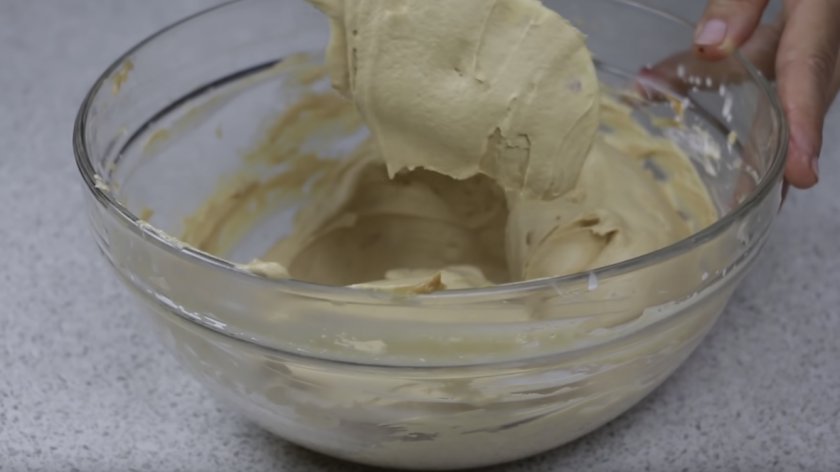 Торт бисквитный «Ореховый бум» с грецкими орехами и вареной сгущёнкой 