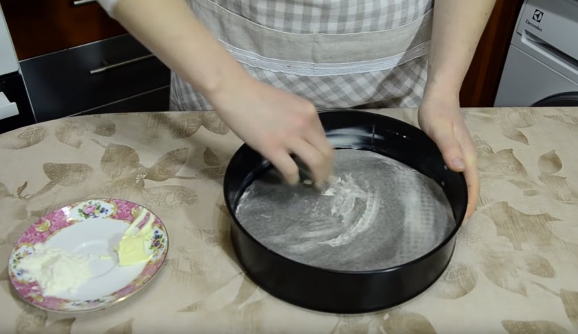 Шоколадный торт с орехами и вареной сгущёнкой 
