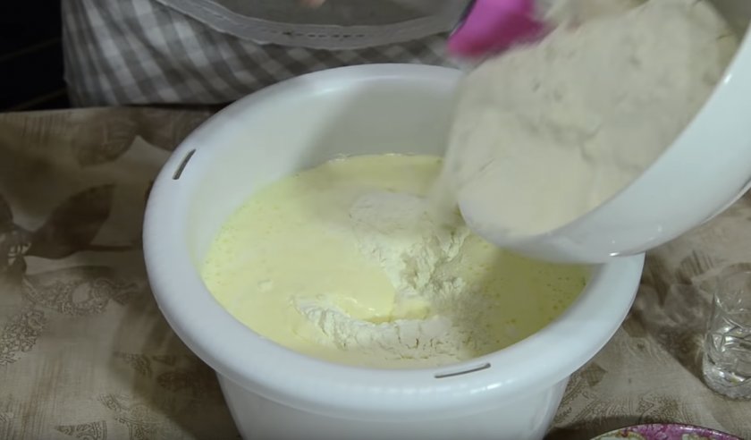 Шоколадный торт с орехами и вареной сгущёнкой 