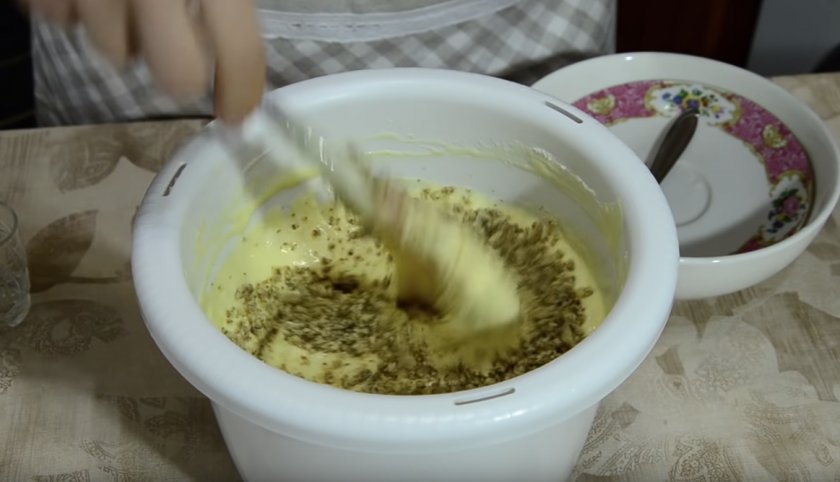 Шоколадный торт с орехами и вареной сгущёнкой 