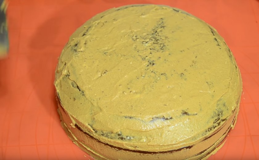 Шоколадный торт с орехами и вареной сгущёнкой 