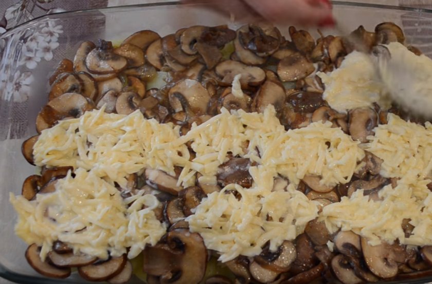 Картофельная запеканка с шампиньонами и твёрдым сыром