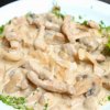 Курица со сметаной и грибами в духовке Курица со сметаной и грибами в духовке