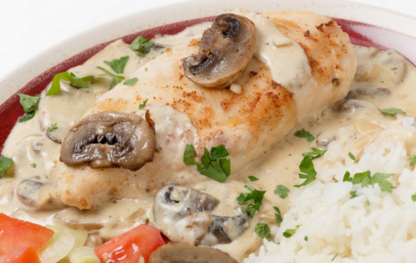 Курица со сметаной и грибами в духовке Курица со сметаной и грибами в духовке