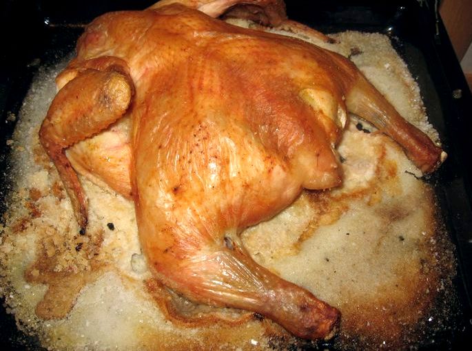 Приготовление курицы на соли в духовке может приобрести