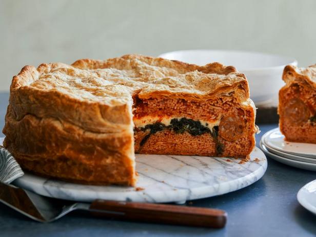 Фотография блюда - Пирог из слоёного теста с начинкой из пасты капеллини