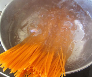 варим спагетти