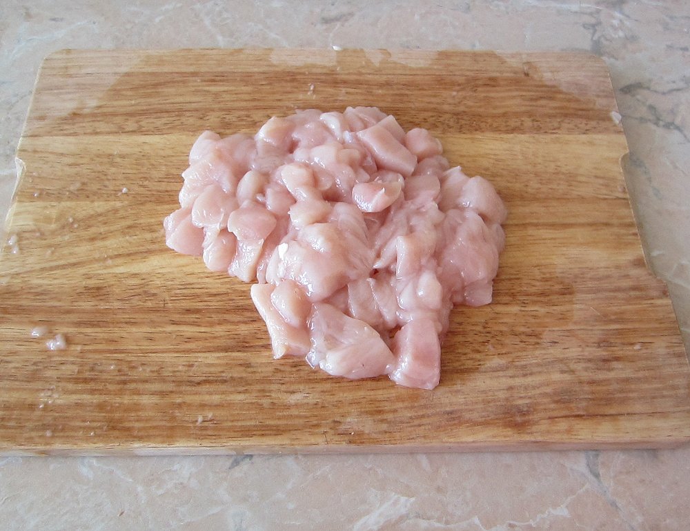 нарезаем курицу режем курицу
