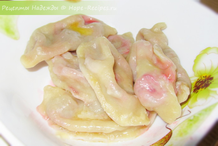 Варенички на пару с начинкой из свежей клубники