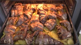 Свиные рёбрышки с картошкой в духовке Свиные рёбрышки с картошкой в духовке