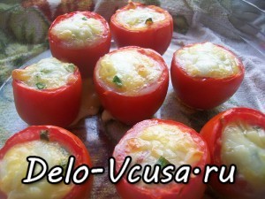 Яичница в томатах приготовленная в духовке: фото к шагу 9.