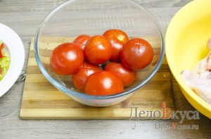 Чахохбили: Надрезать помидоры