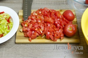 Чахохбили: Порезать помидоры