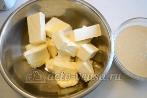 Шоколадный бисквитный торт: Взбиваем сливочное масло