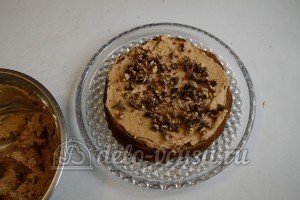 Медовый торт со сгущенкой: Смазать корж кремом