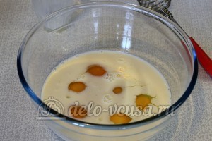 Яичница с картофелем: Вливаем молоко