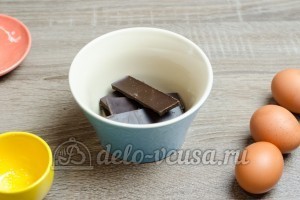 Шоколадный брауни: Поломать шоколад