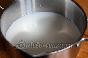 Молочный суп с вермишелью: Молоко довести до кипения