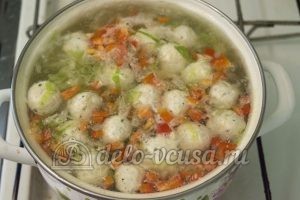 Овощной суп с фрикадельками: Добавляем фрикадельки