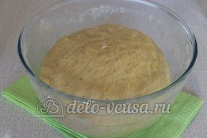 Пирожки с яйцом и луком в духовке: Замесить тесто