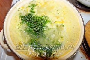 Овощной суп с клецками: Добавляем в суп нарубленную зелень