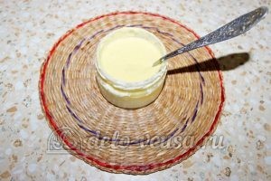 Овощной суп с клецками: Добавляем яйцо и перемешиваем