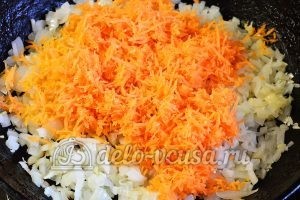 Фасоль тушеная с овощами: Добавить морковь