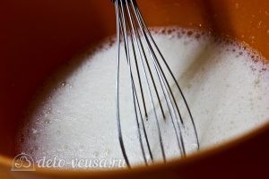Блинчики с картошкой и грибами: Вливаем молоко