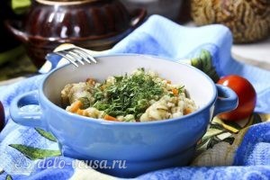 Курица с перловкой в горшочках