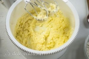Печенье для росписи глазурью: Взбиваем масло с сахаром