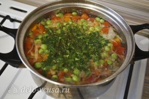Овощной суп с зеленым горошком: Добавить зелень