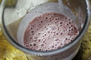 Смузи с малиной и бананом: Взбить еще раз