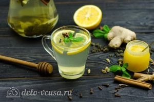Зеленый чай с имбирем и корицей: Добавляем мед