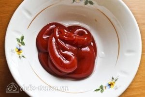 Манты на сковороде: Смешиваем соус с водой