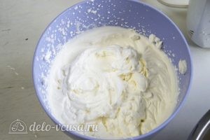 Муссовый торт с пралине: Взбиваем сливки