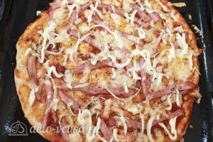 Пицца с вареной колбасой и сыром: Выпекаем пиццу