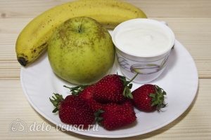 Фруктовый салат с йогуртом, яблоком, бананом и клубникой: Ингредиенты Фруктовый салат с йогуртом, яблоком, бананом и клубникой: Ингредиенты