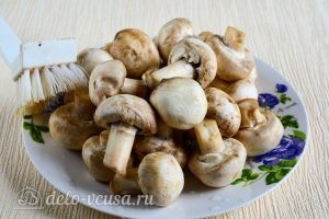 Маринованные шампиньоны в домашних условиях: Очистить грибы