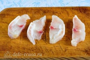 Рыба в кляре: Нарезать рыбу