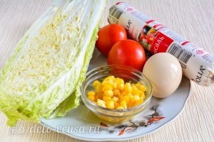Салат с капустой, помидорами и кукурузой: Ингредиенты Салат с капустой, помидорами и кукурузой: Ингредиенты