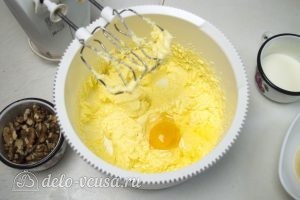 Шоколадный торт Дуэт: Добавить яйца по одному