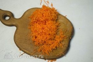 Рис с куриными ножками в духовке: Натереть морковь на терке