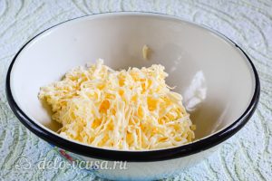Помидоры фаршированные сыром и чесноком: Сыр натереть на терке