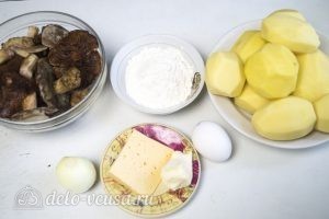 Картофельные зразы с грибами и сыром: Ингредиенты Картофельные зразы с грибами и сыром: Ингредиенты