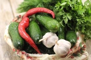 Соленые огурцы с водкой: Ингредиенты Соленые огурцы с водкой: Ингредиенты