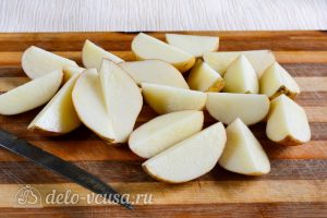 Картошка по-деревенски в духовке: Порезать картошку