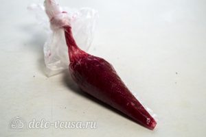 Малиновый конфитюр: Переложить в кондитерский мешок
