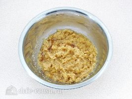Картофельная запеканка с грибами в мультиварке: Натереть картофель