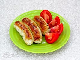 Домашние куриные колбаски готовы